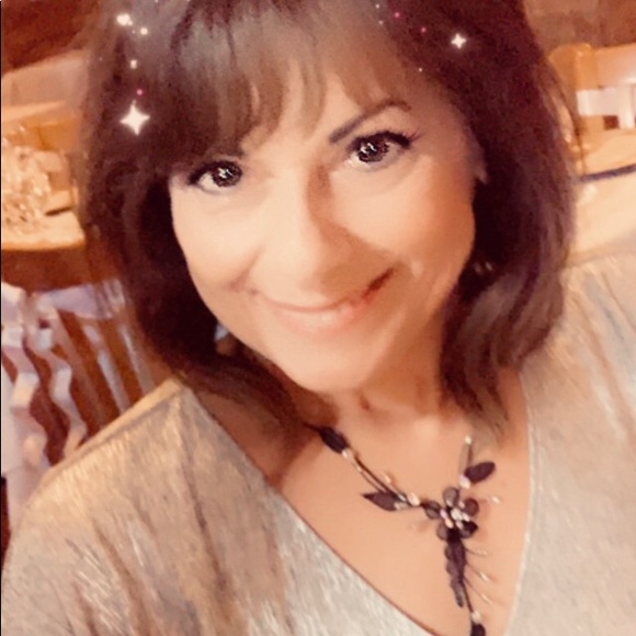 Meet your Posher, Maureen - Picture 2 of 2